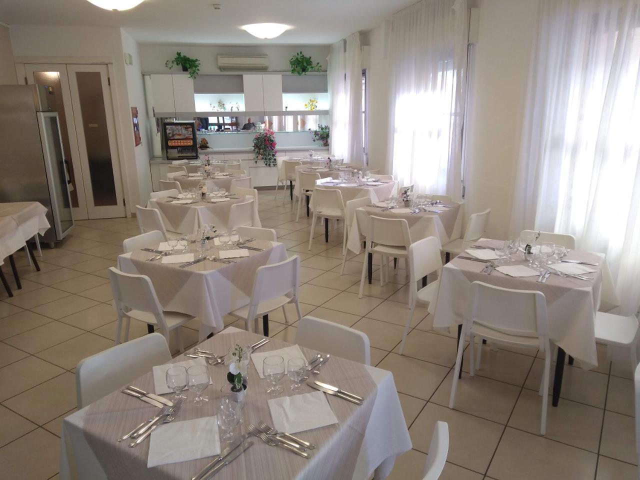 Hotel La Bella Vita Rimini Exterior foto